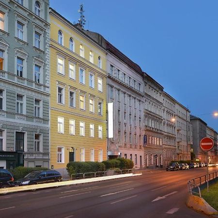 Prague Season Three Stars Hotel Bagian luar foto