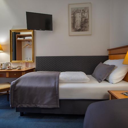 Prague Season Three Stars Hotel Bagian luar foto