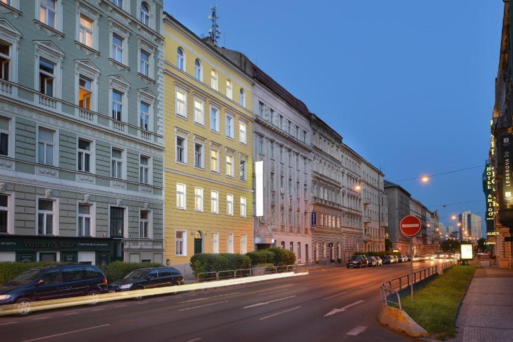Prague Season Three Stars Hotel Bagian luar foto