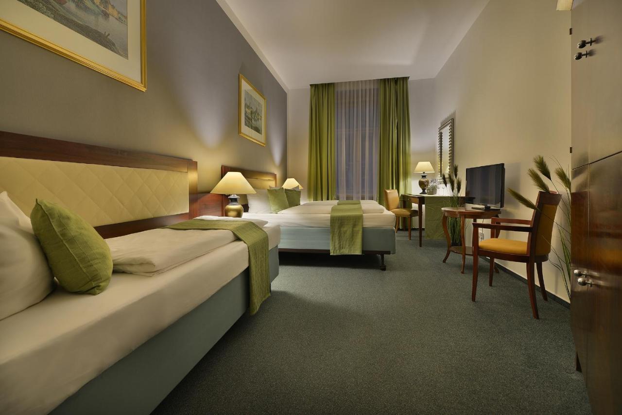Prague Season Three Stars Hotel Bagian luar foto