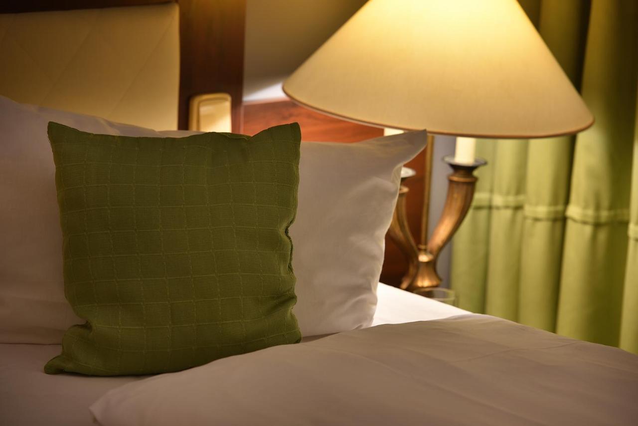 Prague Season Three Stars Hotel Bagian luar foto
