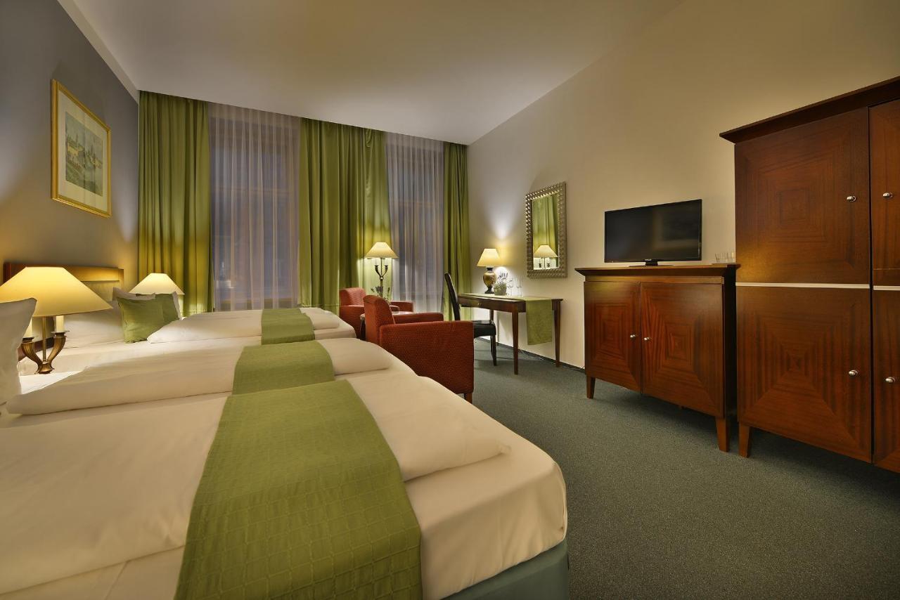 Prague Season Three Stars Hotel Bagian luar foto