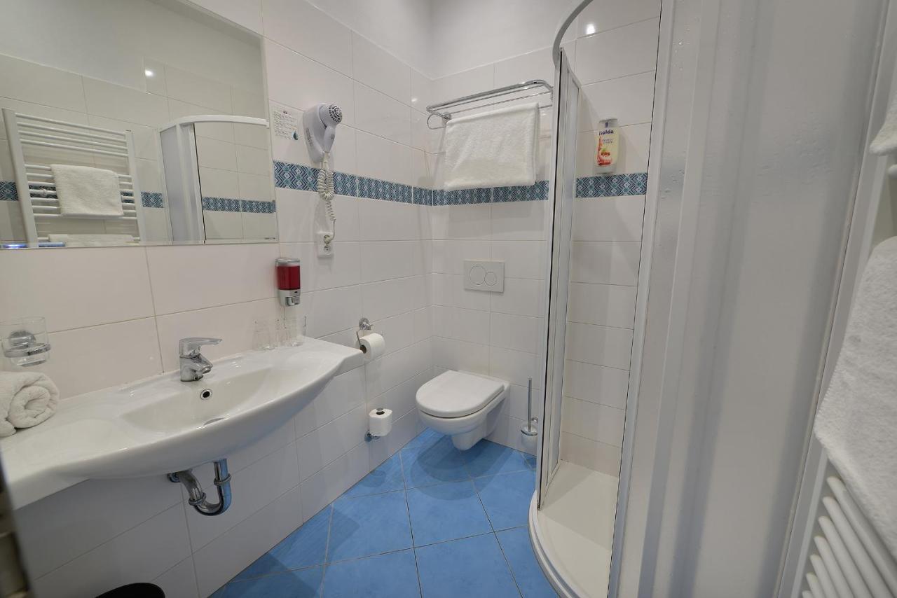Prague Season Three Stars Hotel Bagian luar foto