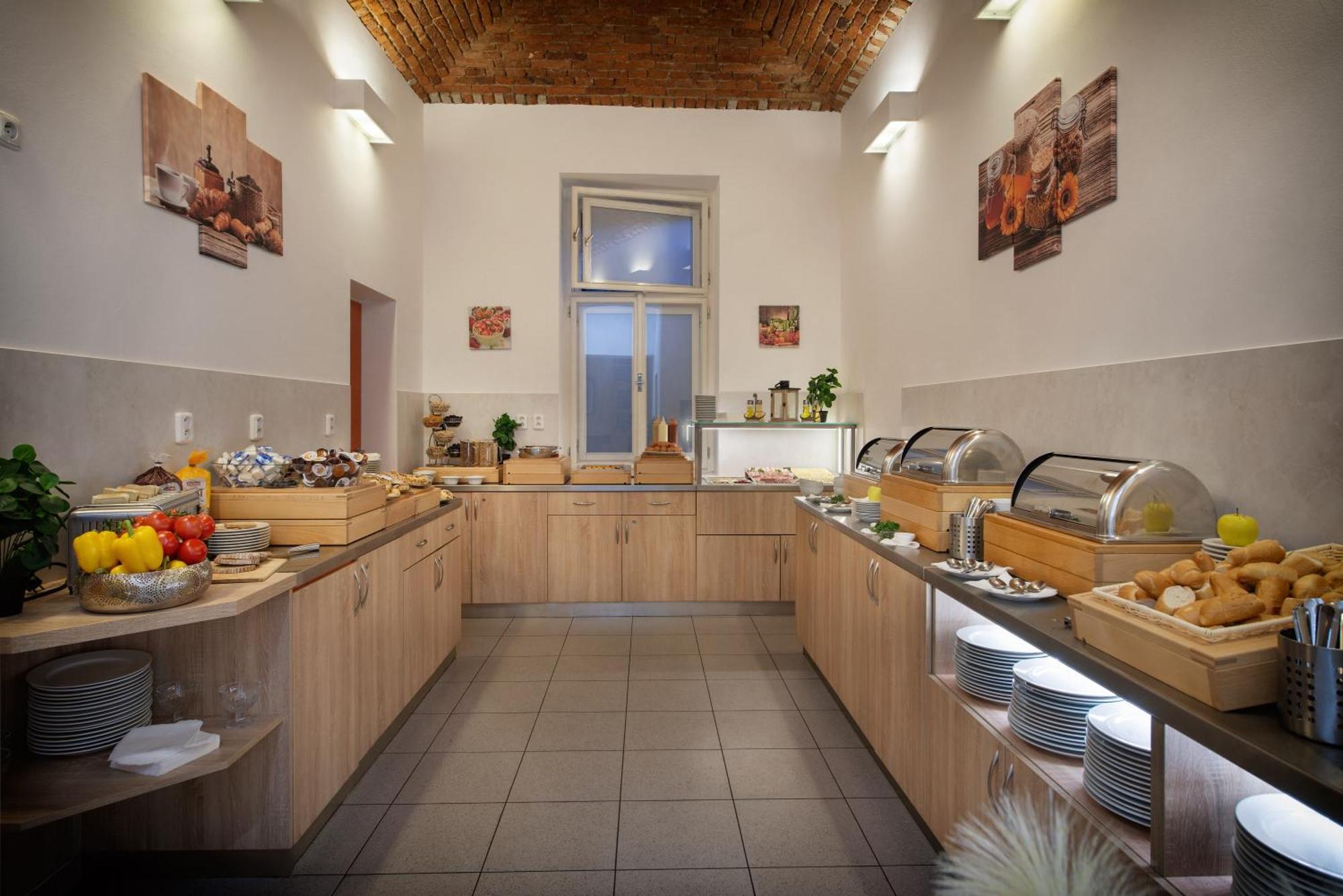 Prague Season Three Stars Hotel Bagian luar foto