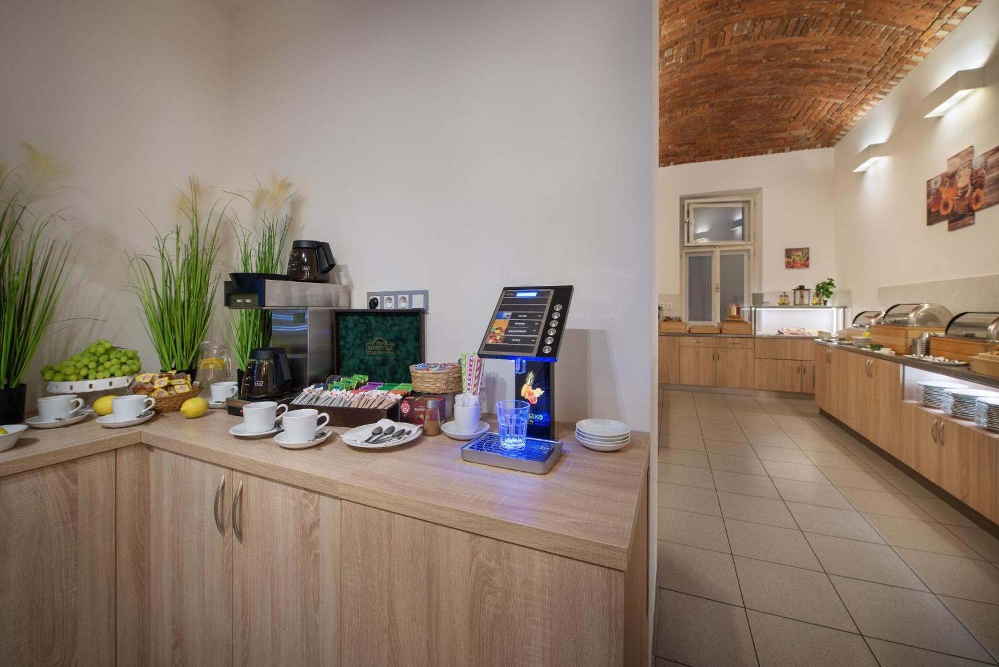 Prague Season Three Stars Hotel Bagian luar foto