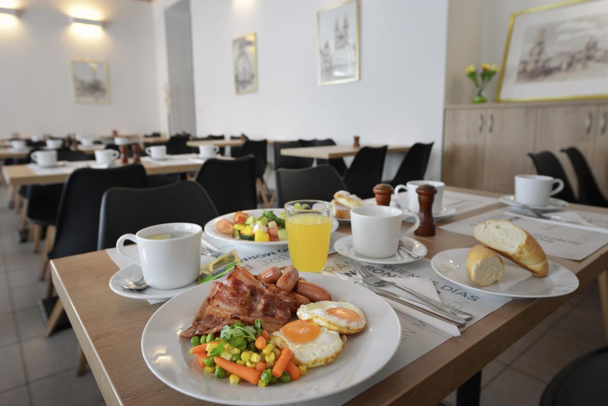 Prague Season Three Stars Hotel Bagian luar foto