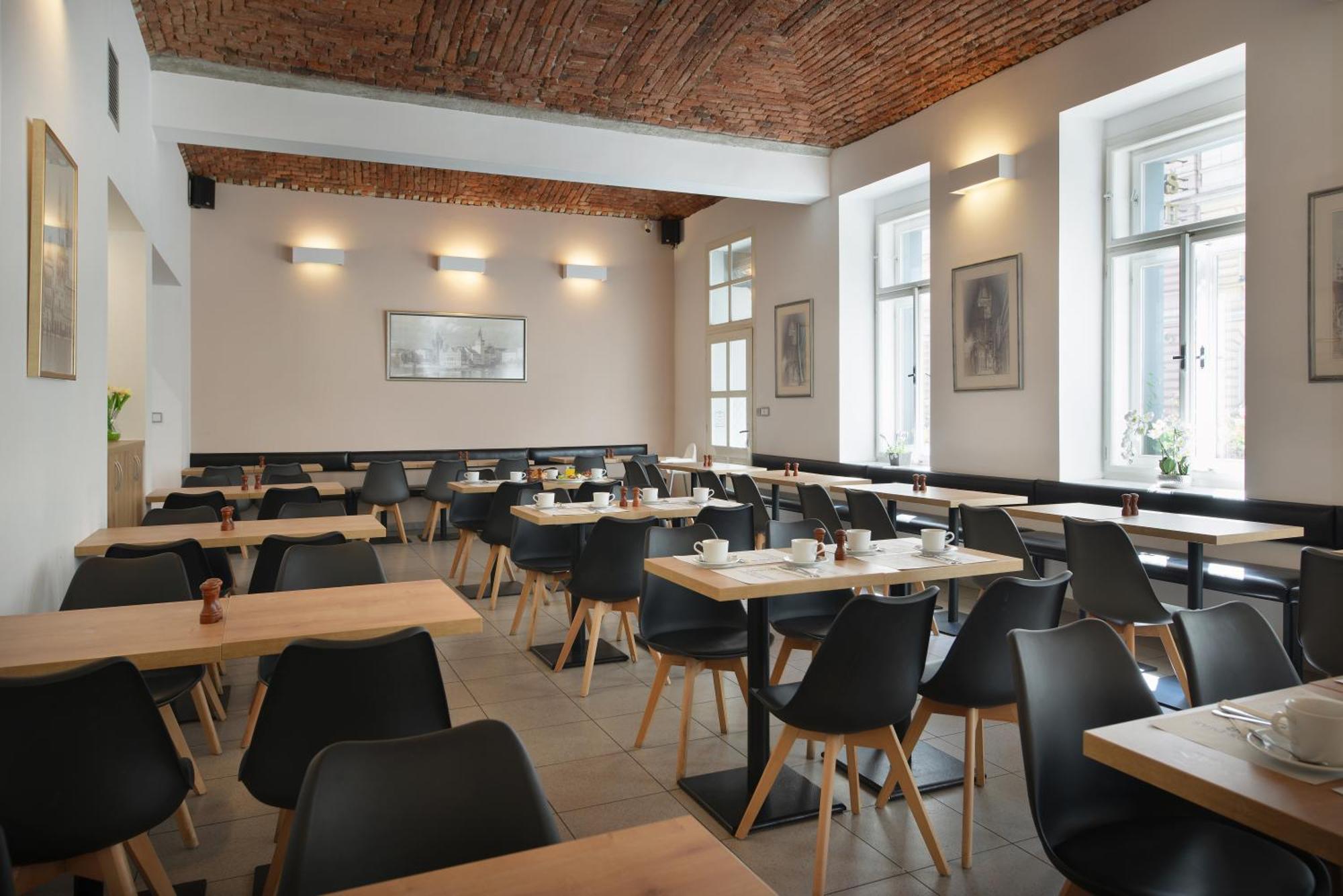Prague Season Three Stars Hotel Bagian luar foto