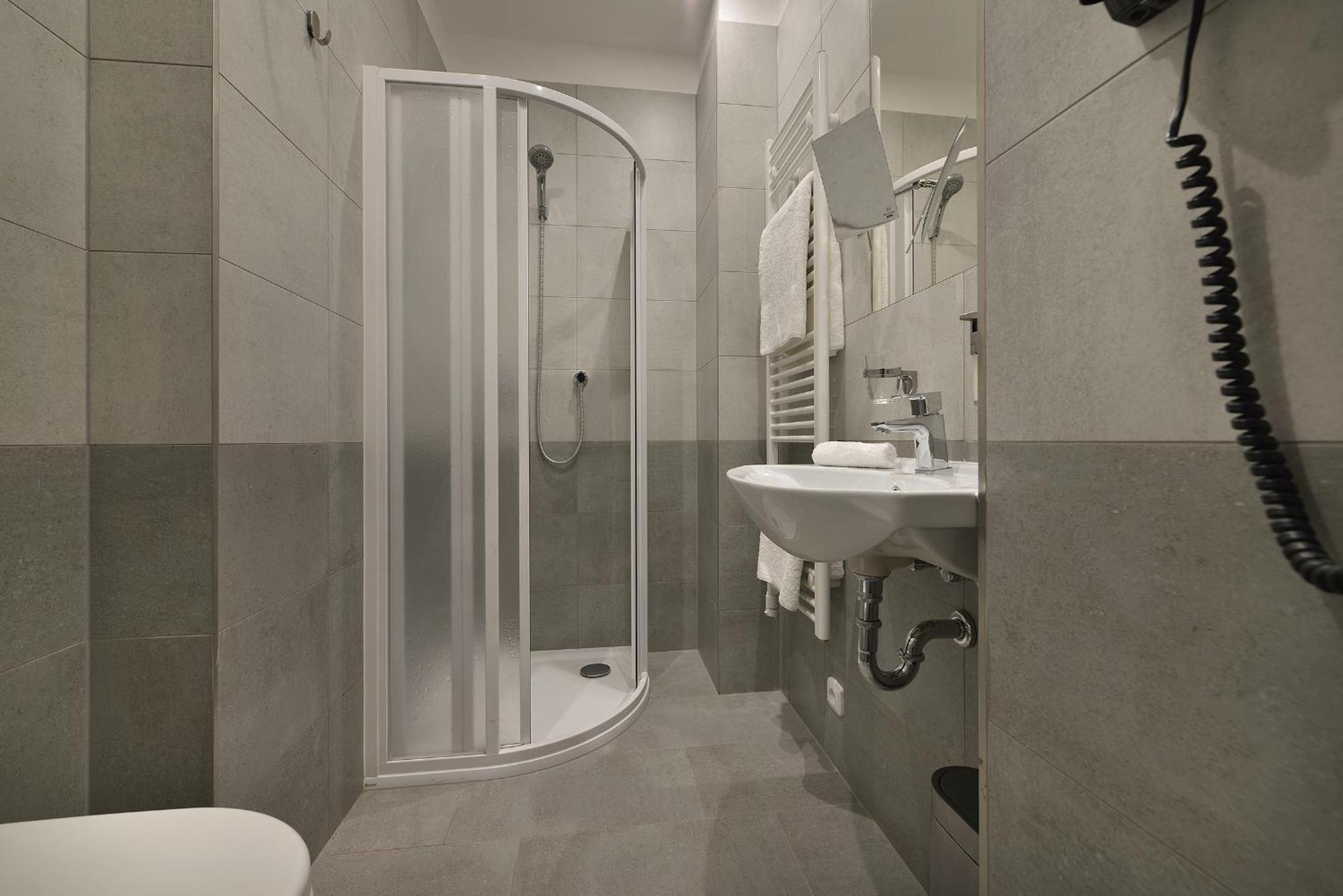 Prague Season Three Stars Hotel Bagian luar foto