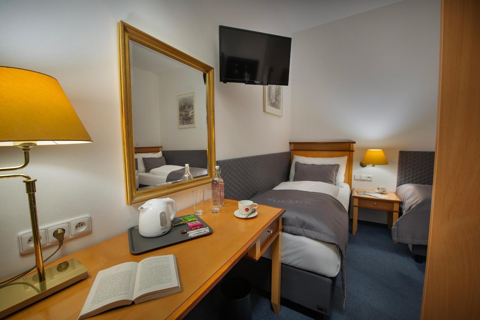 Prague Season Three Stars Hotel Bagian luar foto