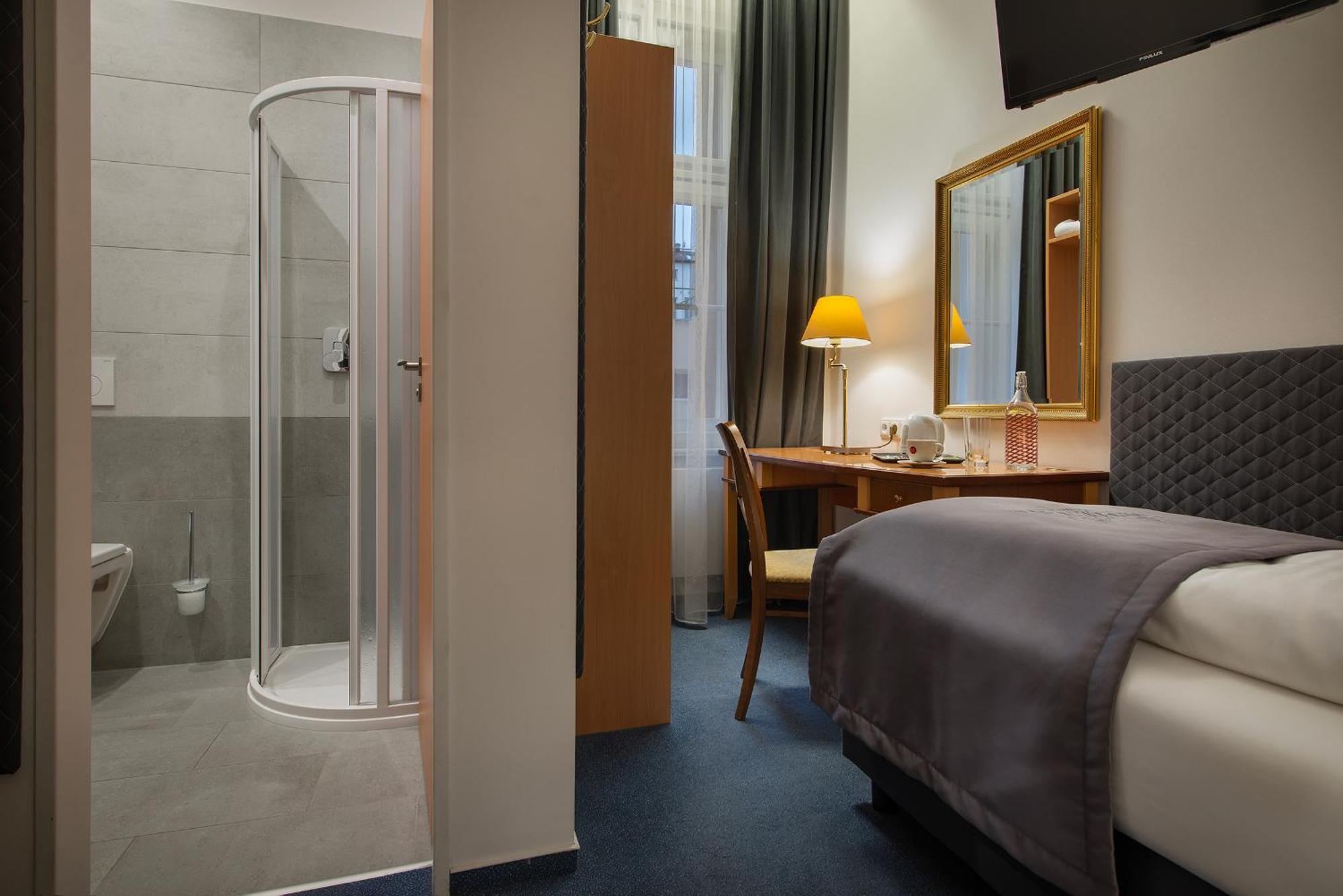 Prague Season Three Stars Hotel Bagian luar foto