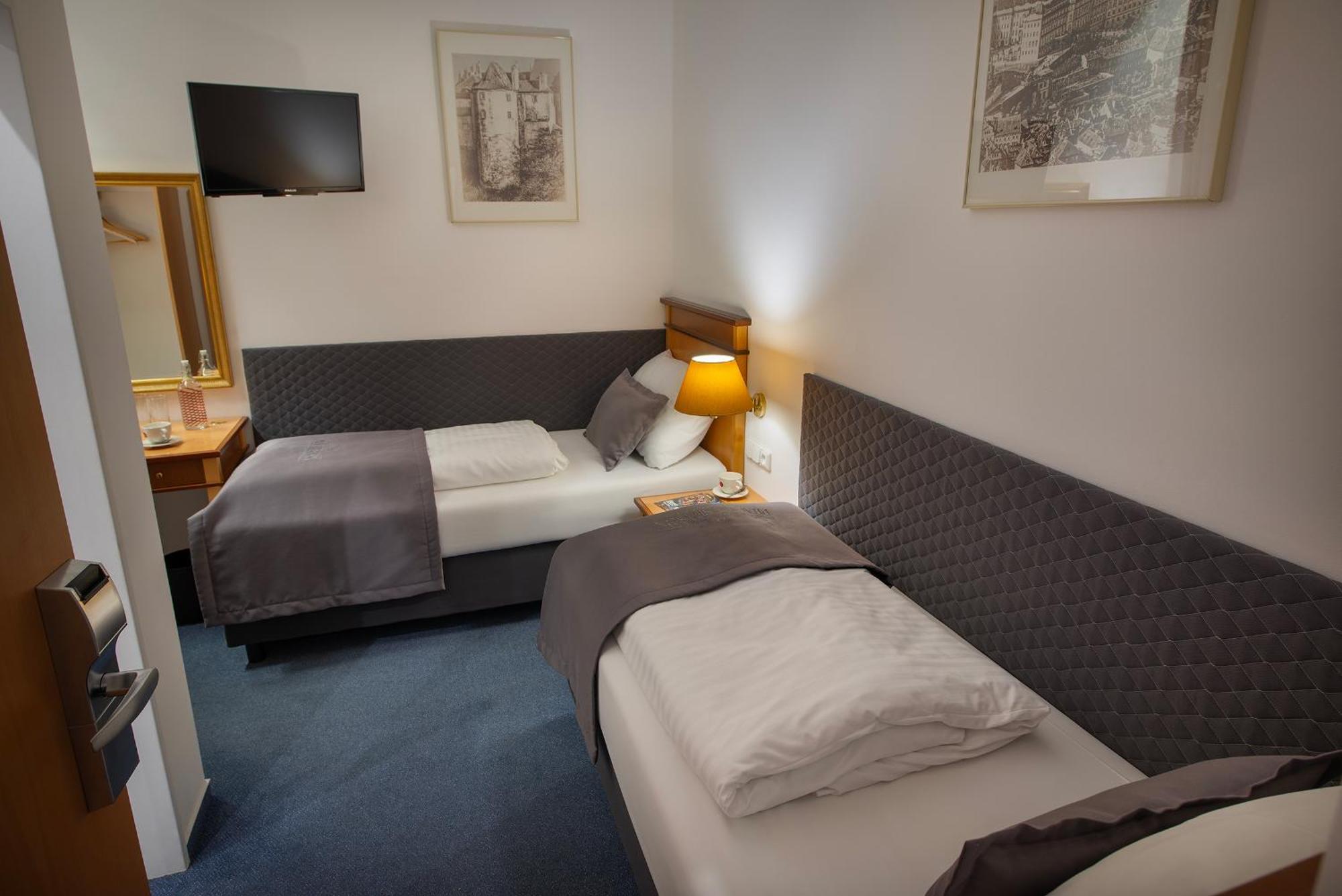 Prague Season Three Stars Hotel Bagian luar foto